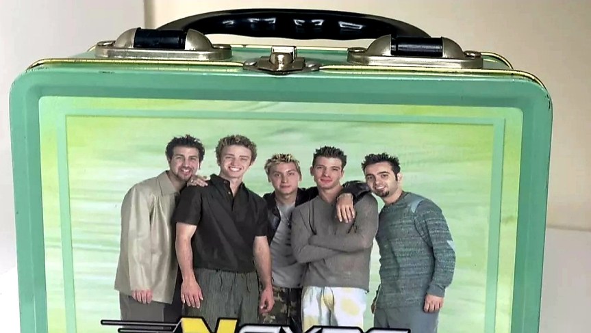NSYNC GREEN DESIGN WITH GROUP PHOTO METAL LUNCH BOX WITH CARRYING STRAP&nbsp;2000