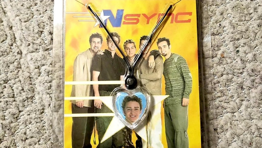NSYNC JUSTIN TIMBERLAKE HEART SHAPED LIGHT UP&nbsp;NECKLACE